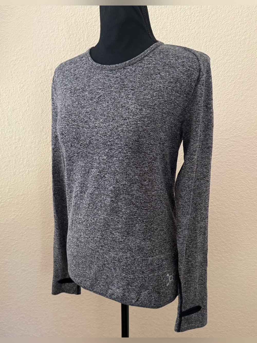 LIKE NEW Orangetheory Ladies Long Sleeve Workout Top with Mesh Gray M Thumbholes